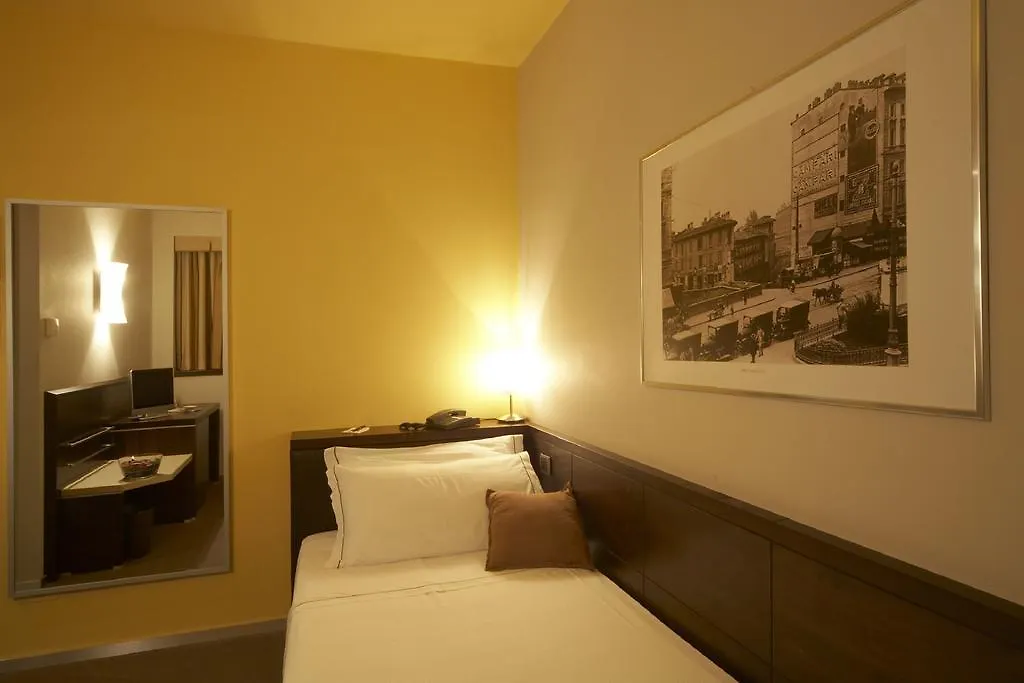 Hotel Montini Linate Airport Пескьера-Борромео