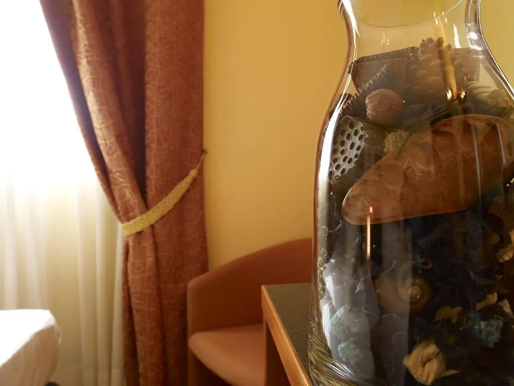 Hotel Montini Linate Airport Пескьера-Борромео 3*,