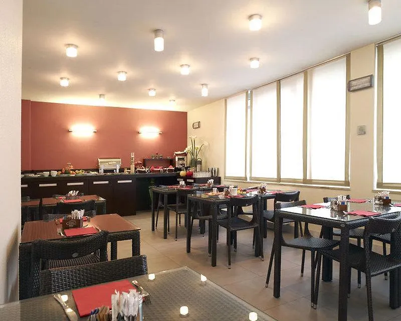 Hotel Montini Linate Airport Пескьера-Борромео 3*,