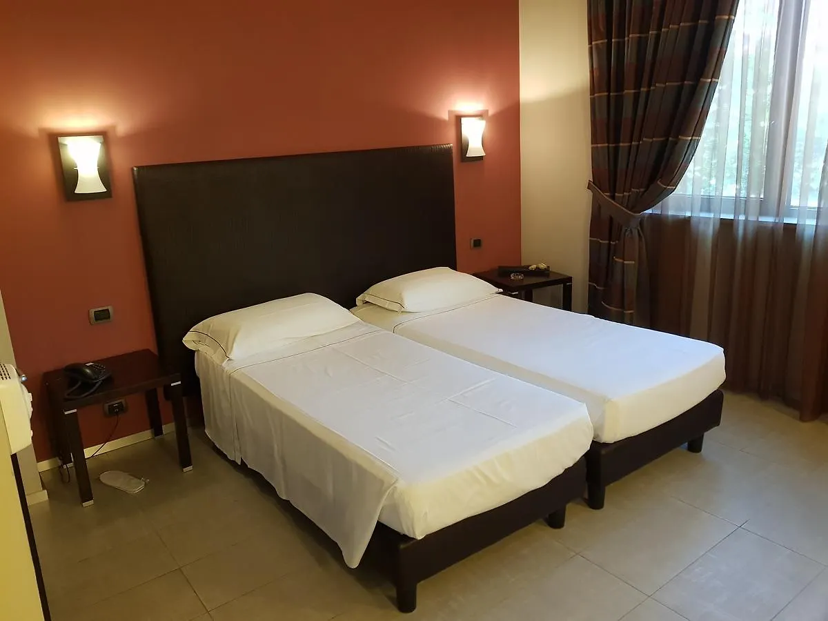 Hotel Montini Linate Airport Пескьера-Борромео 3*,