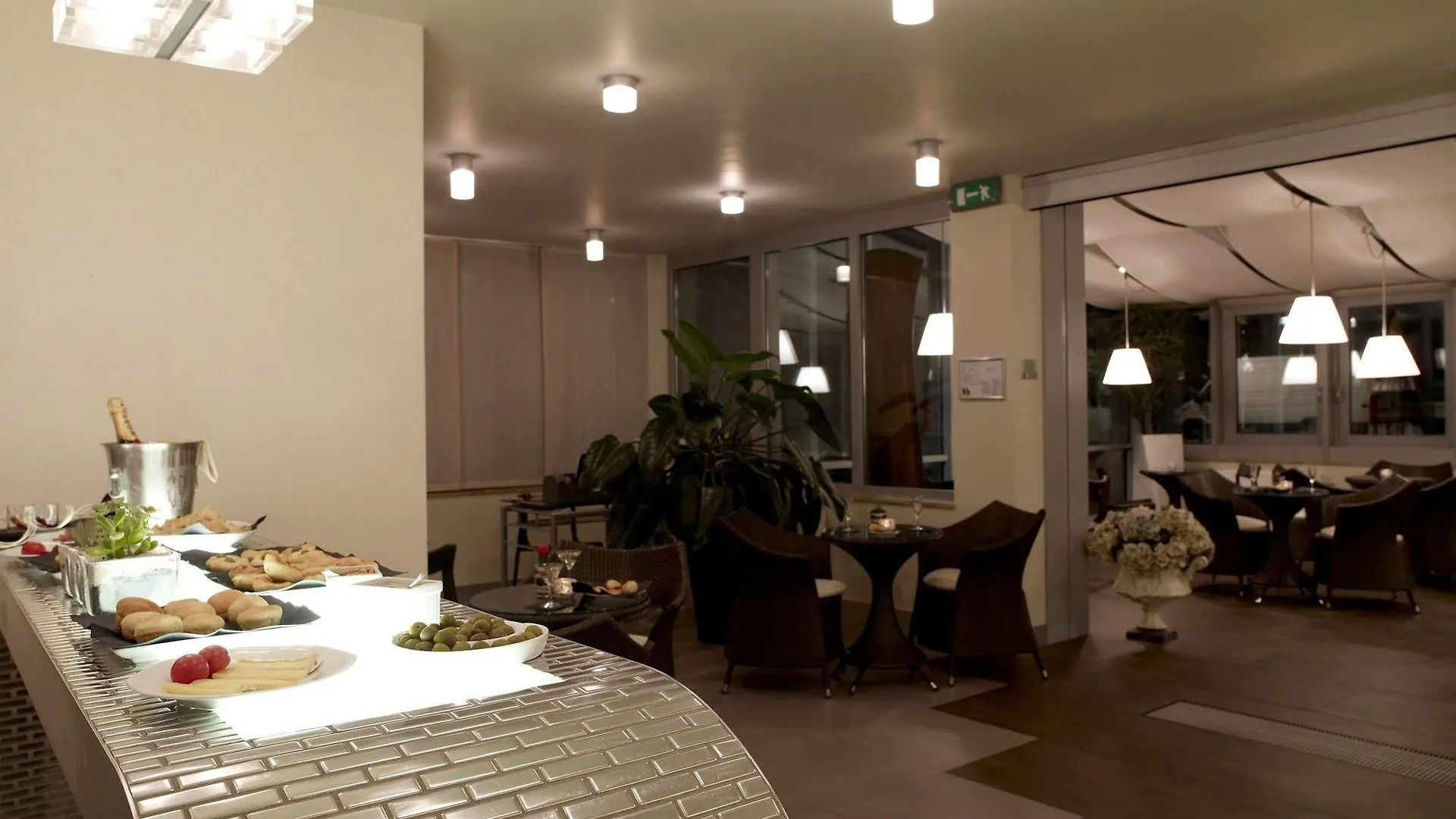 ***  Hotel Montini Linate Airport Пескьера-Борромео Италия