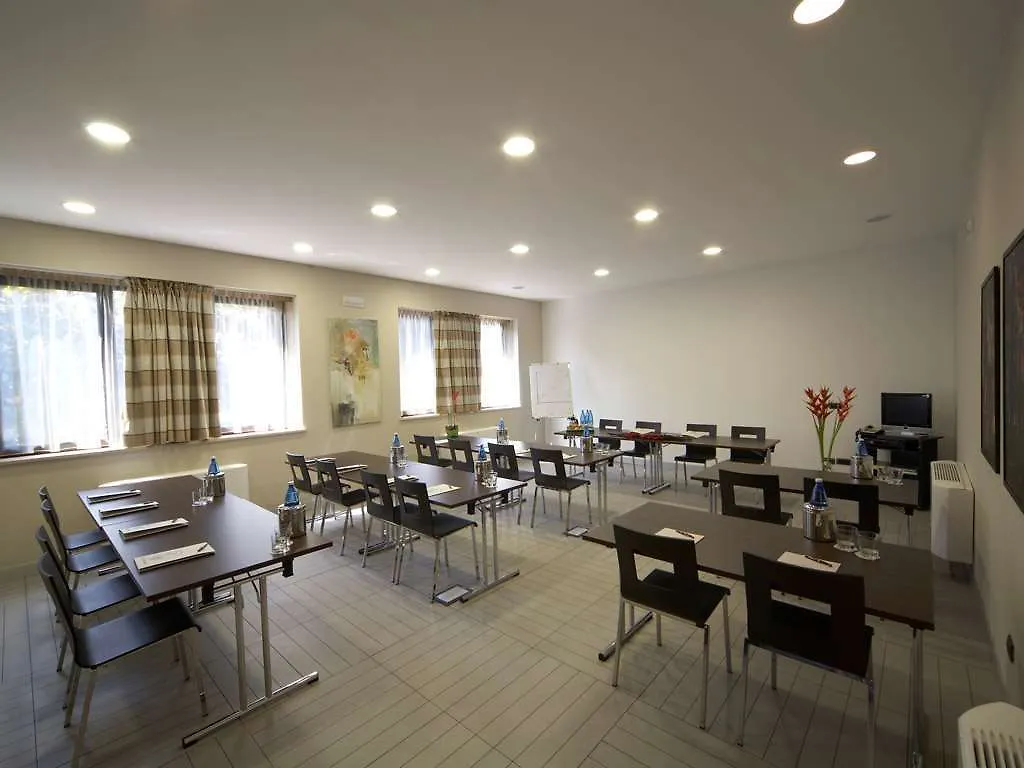 Hotel Montini Linate Airport Пескьера-Борромео Италия