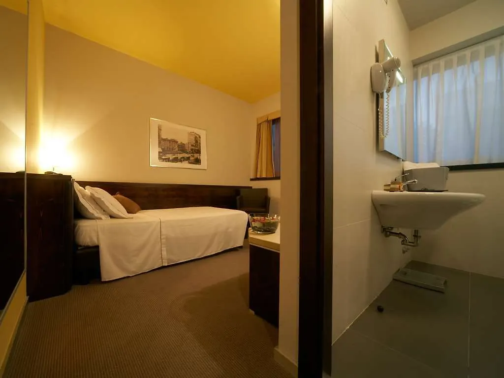 ***  Hotel Montini Linate Airport Пескьера-Борромео Италия